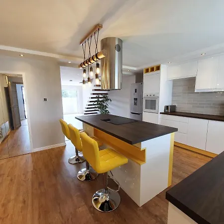 Stunning Modern Cottage/parking Free/wifi