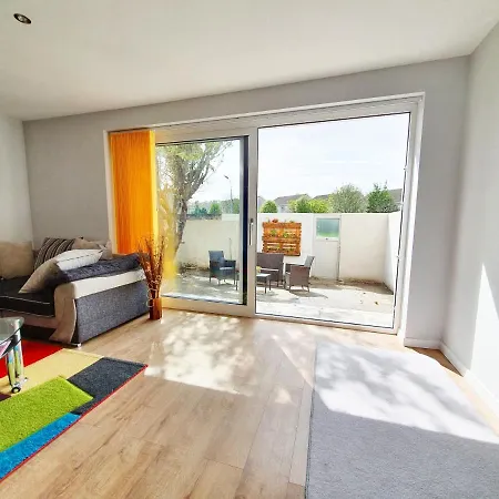Stunning Modern Cottage/parking Free/wifi 别墅 *